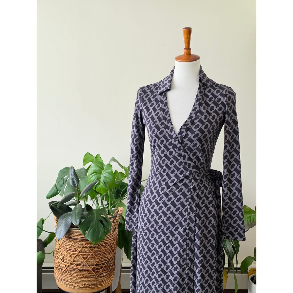 Diane von Furstenberg New Jeanne Two Silk Wrap Dress Grey Geometric Link Size 2